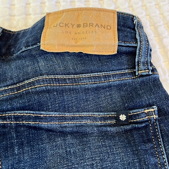 🍀Like New Lucky Brand Mid Rise Skinny Ava Dark Blue Button-Fly Jeans in Size 4 - Picture 4 of 10